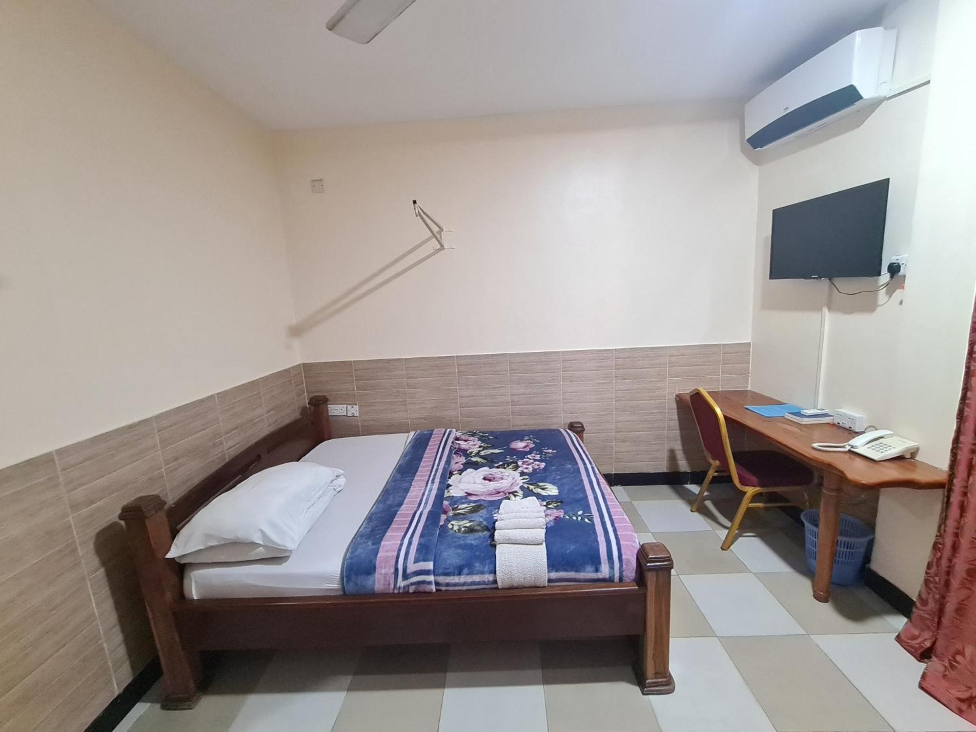 Dolphin Hotel Tanga Extérieur photo