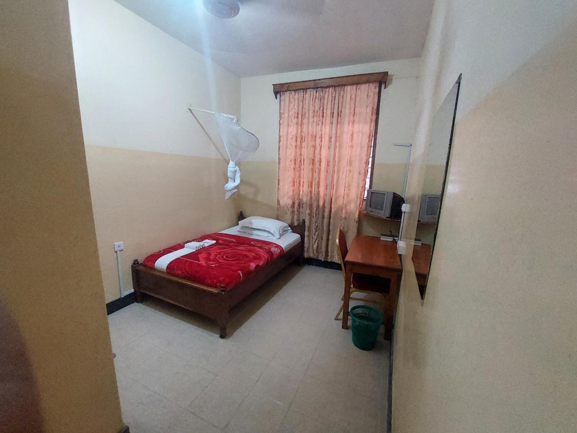 Dolphin Hotel Tanga Extérieur photo