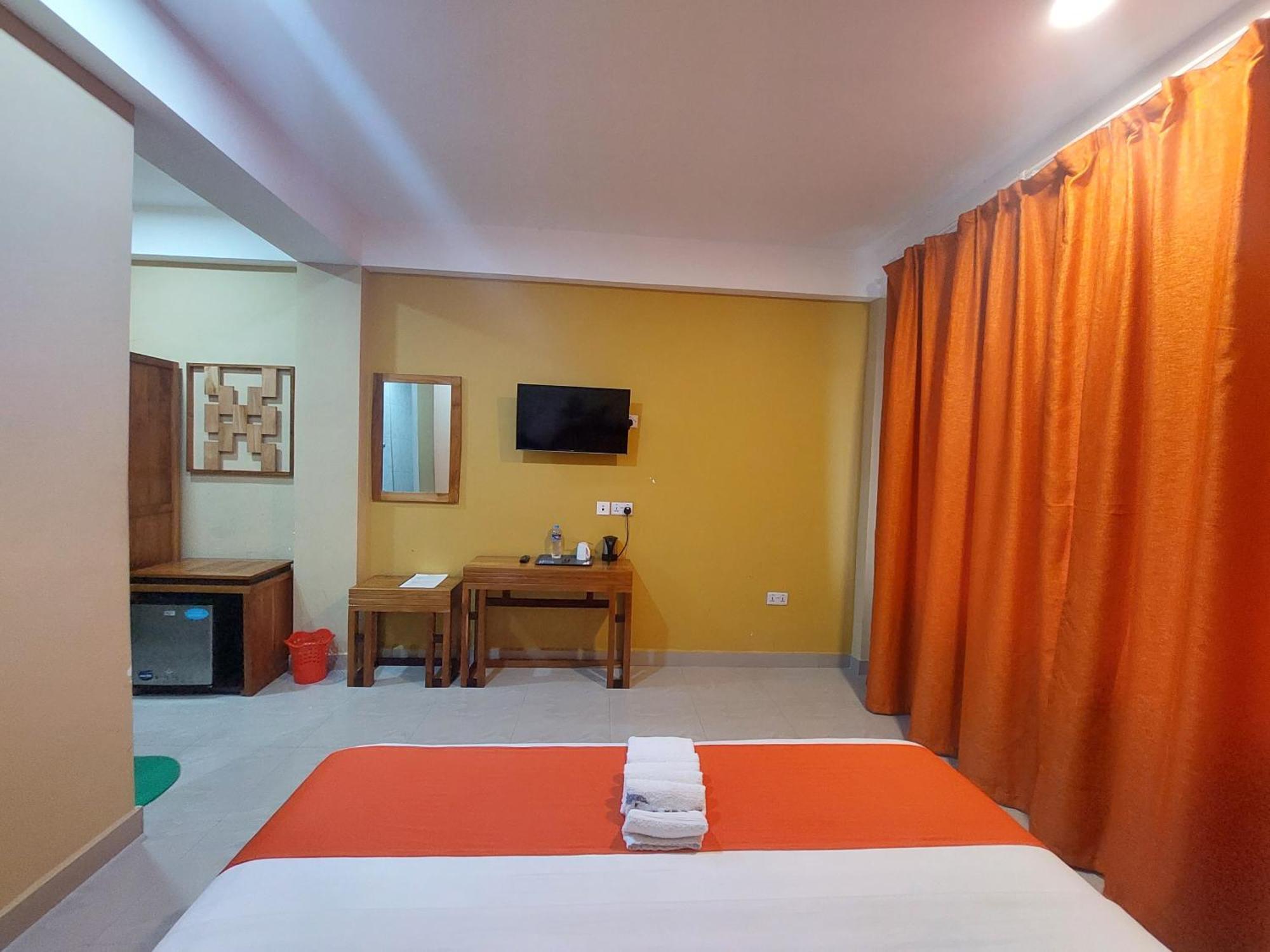 Dolphin Hotel Tanga Extérieur photo