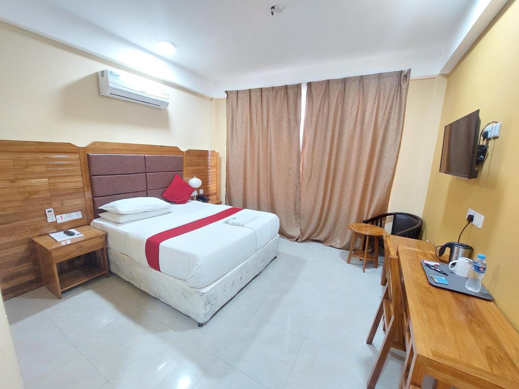 Dolphin Hotel Tanga Extérieur photo
