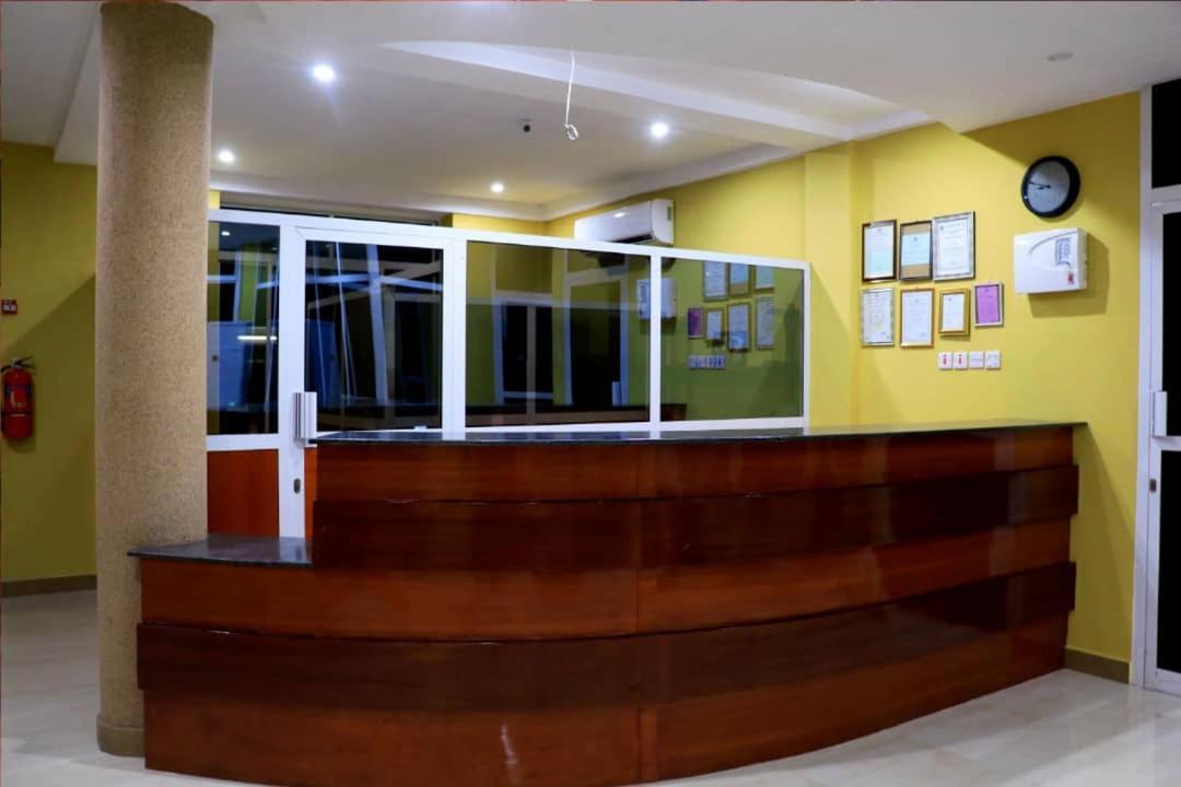 Dolphin Hotel Tanga Extérieur photo