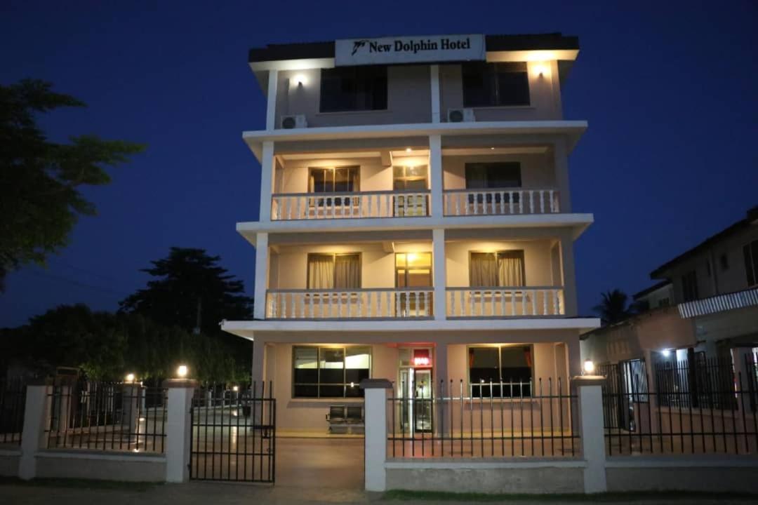 Dolphin Hotel Tanga Extérieur photo