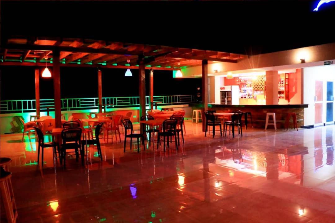 Dolphin Hotel Tanga Extérieur photo
