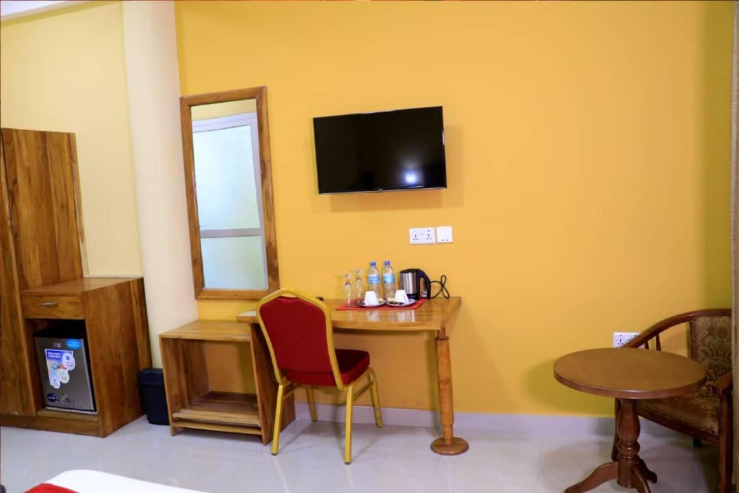 Dolphin Hotel Tanga Extérieur photo
