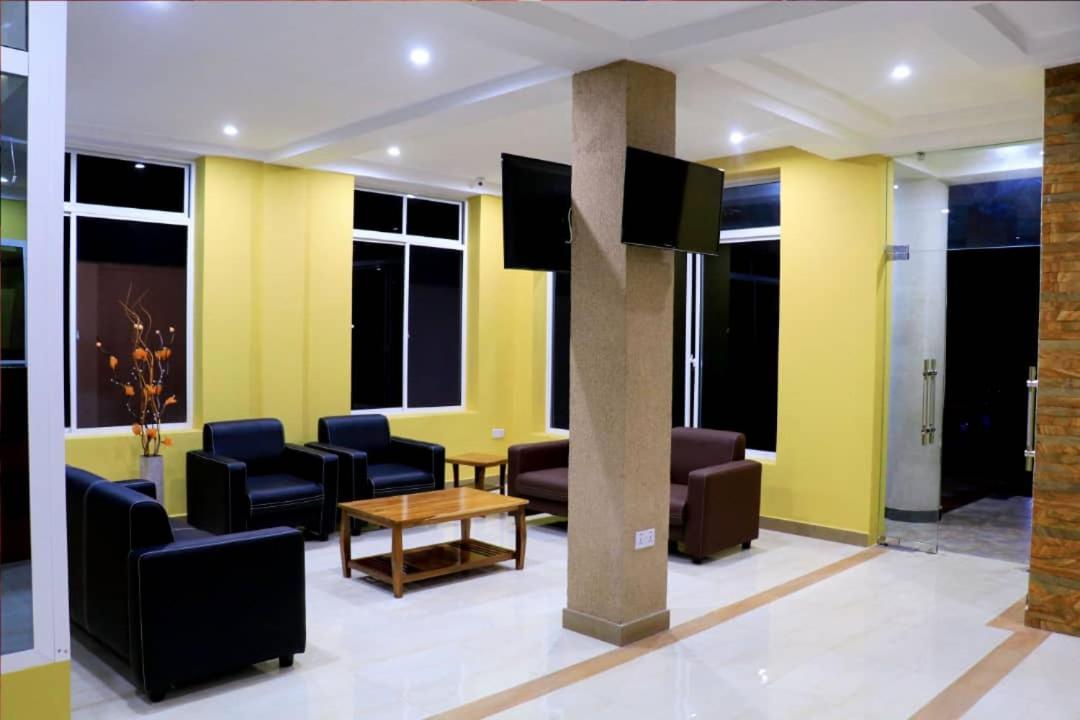 Dolphin Hotel Tanga Extérieur photo
