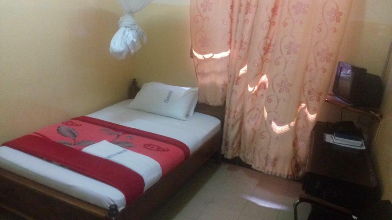 Dolphin Hotel Tanga Extérieur photo